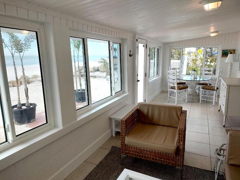 Bungalow Beach Resort - image 4