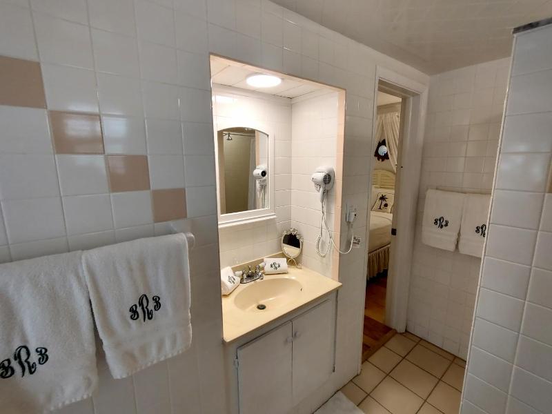 Bungalow Beach Resort - image 8
