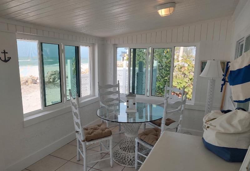 Bungalow Beach Resort - image 38