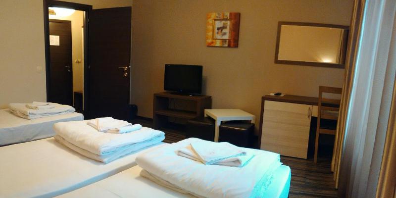 Junior Suite (3 Adults) with Free Parking image 4