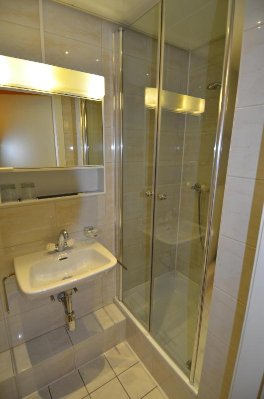 Double Room image 3