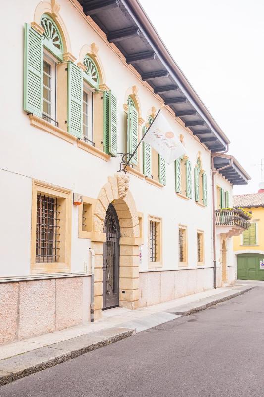 Lady Capulet Apartments - image 3