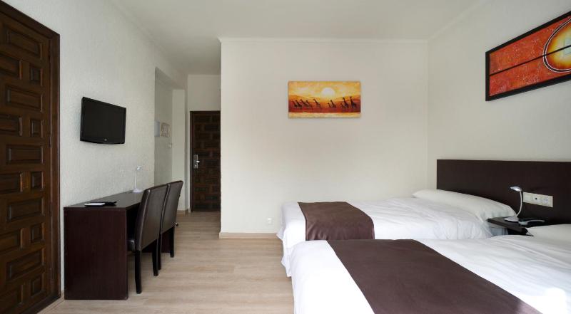 Double Room image 4