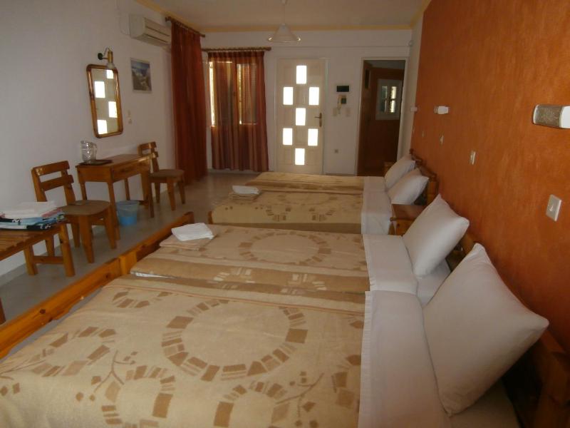 Family Room (2 Adults + 2 Children) image 2