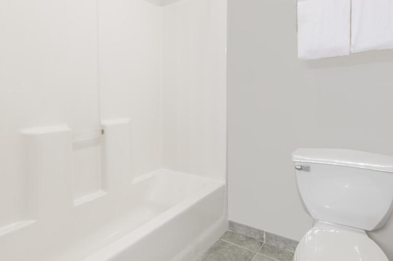 Queen Room with Two Queen Beds - Smoking image 1