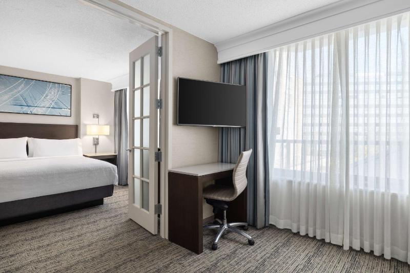 Two-Room King Suite with Murphy Bed image 1