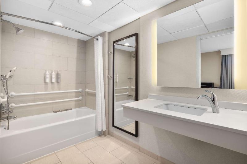 King Suite with One King Bed and Mobility Accessible Tub image 4