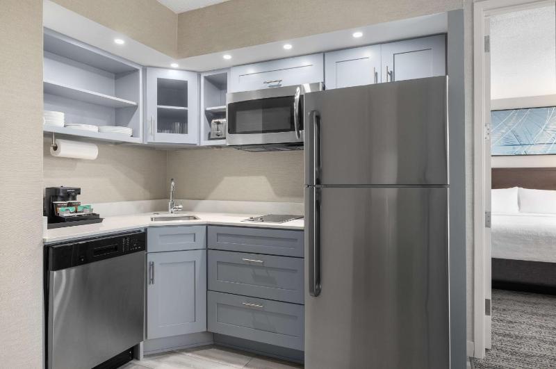 Two-Room King Suite with Murphy Bed image 4