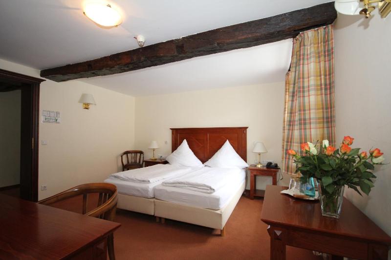 Double Room image 3