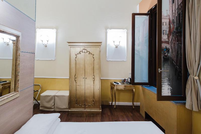 Standard Double Room image 4