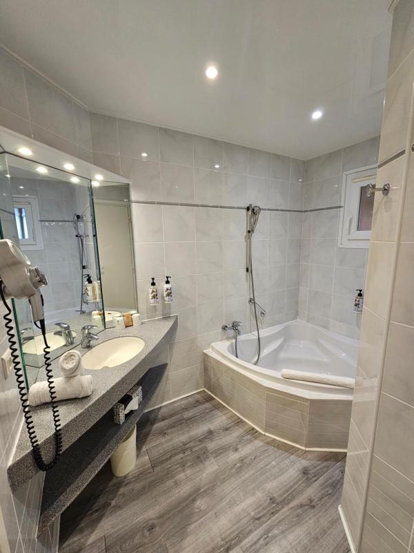 Double Room with Terrace - Ground Floor image 2