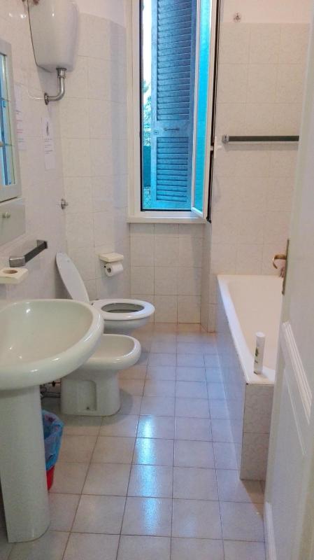 Standard Double Room with Shared Bathroom image 2