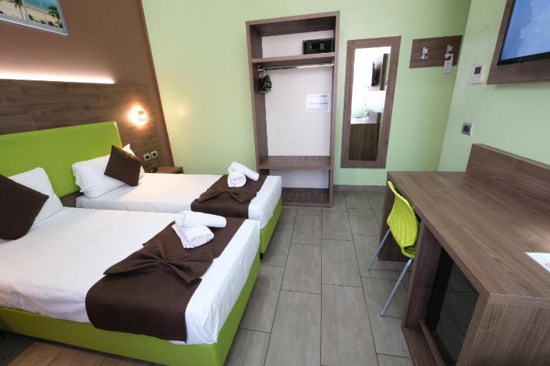 Large Twin Room image 2