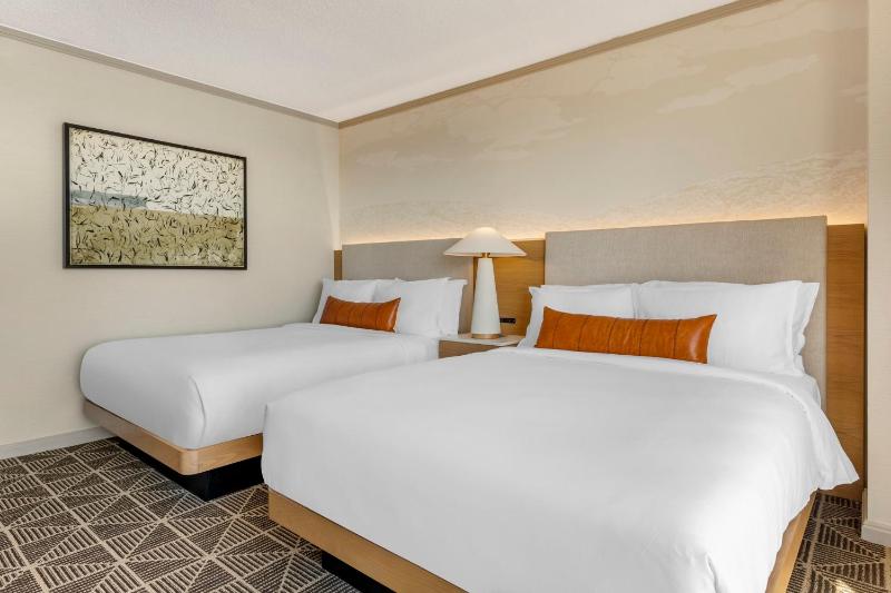 Deluxe Double Room with Two Double Beds image 2