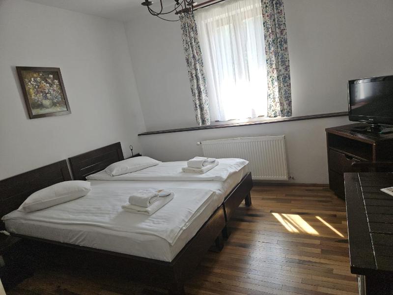 Double Room image 3