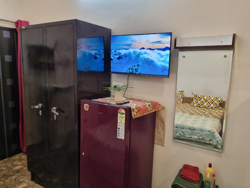 HOmeTEL-1 Bedroom Bath n kitchen Studio Apartment By Pushpanjali QLH - image 20