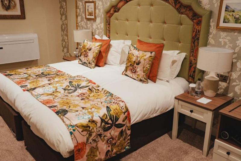 Deluxe Twin Room image 3