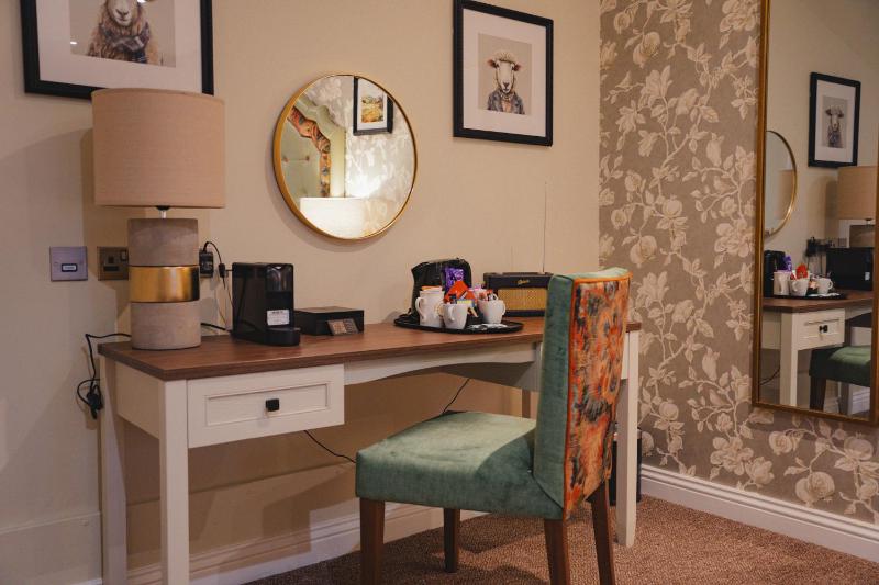 Deluxe Twin Room image 2