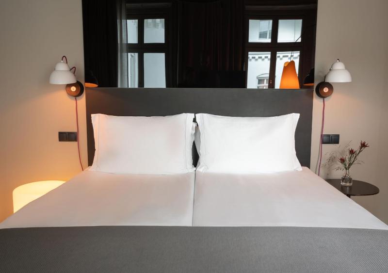 Small Double Room image 4
