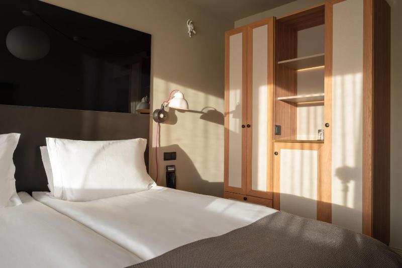 Small Double Room image 1