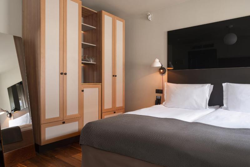 Superior King Room image 1