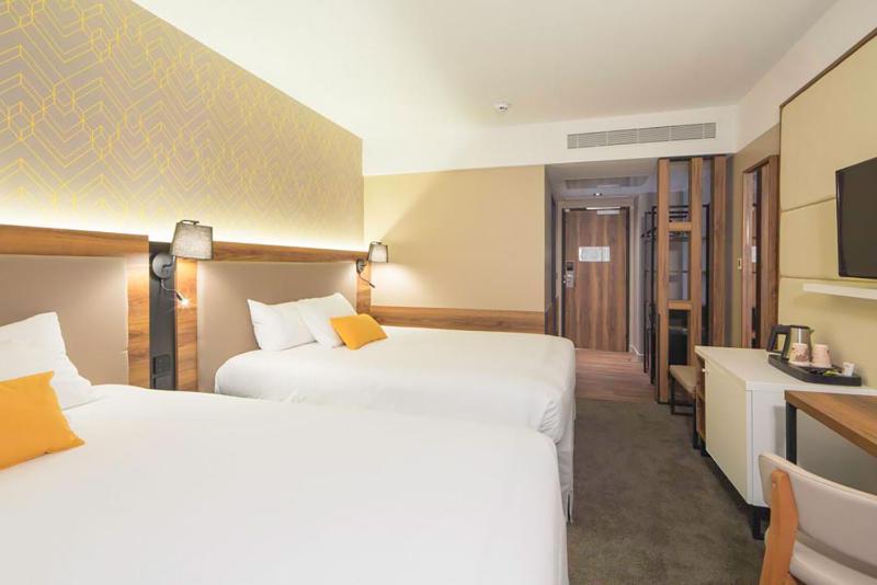 Classic Quadruple Room image 3