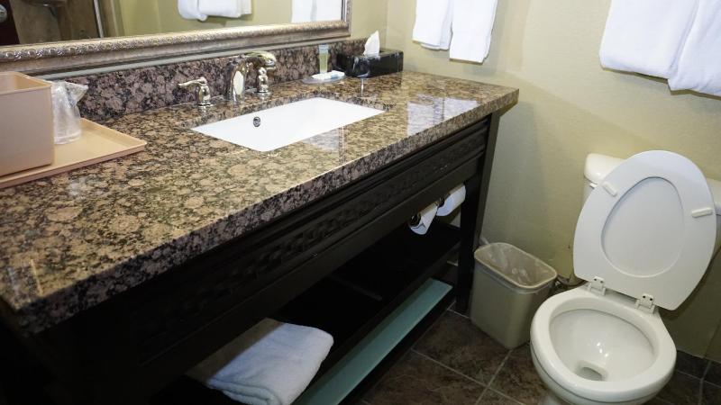 Queen Room with Two Queen Beds image 2