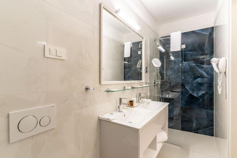 Superior Double or Twin Room image 4