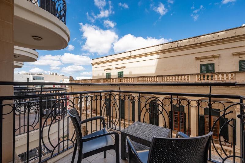 Double or Twin Room with Balcony image 4
