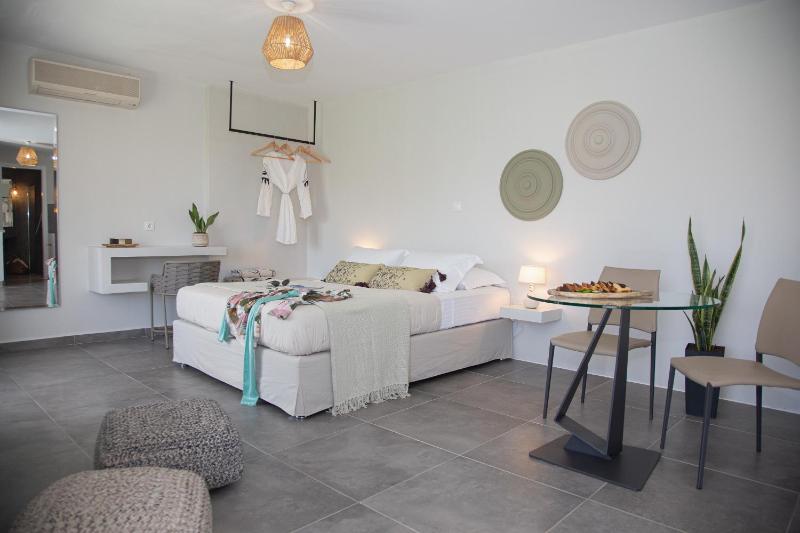 Malibu Suites & Apartments - image 13
