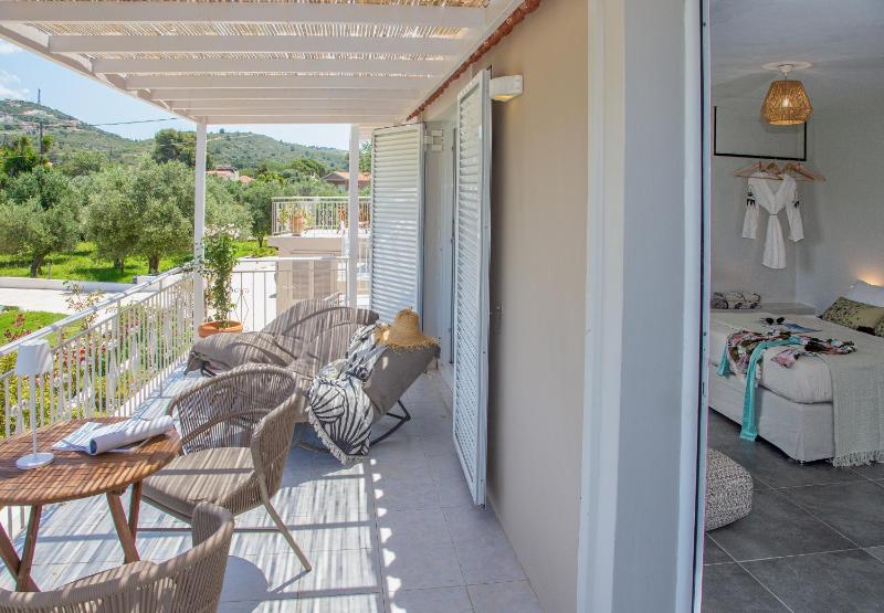 Malibu Suites & Apartments - image 12
