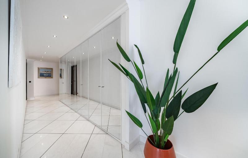 Gorgeous Apartment In Cannes With House Sea View - image 3