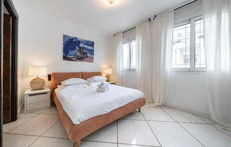 Gorgeous Apartment In Cannes With House Sea View - image 17