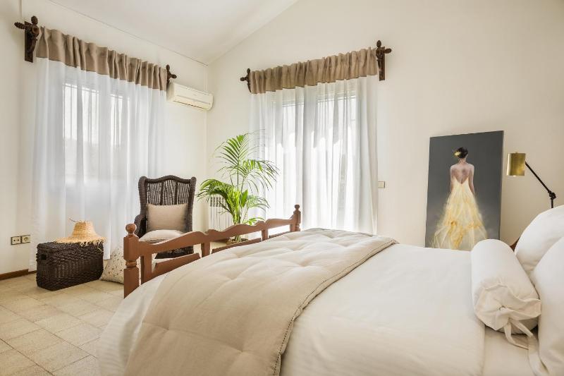 Malibu Suites & Apartments - image 37