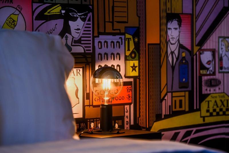 Vibrant Charm - Cozy Studio in the Heart of the City - image 15