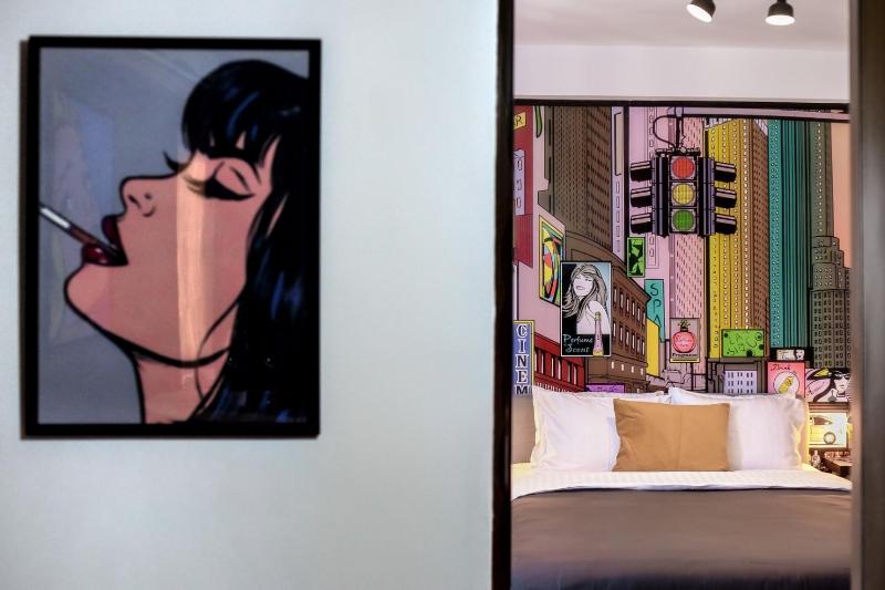Vibrant Charm - Cozy Studio in the Heart of the City - image 14