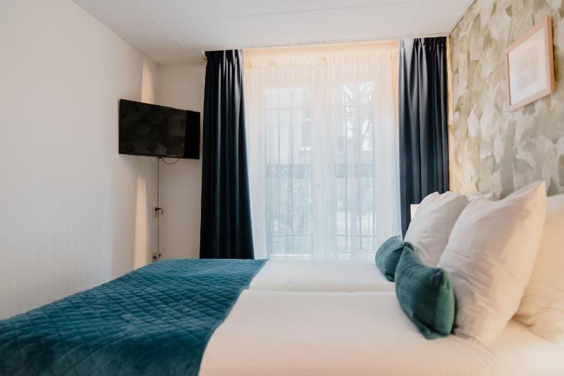 Economy Double Room image 3