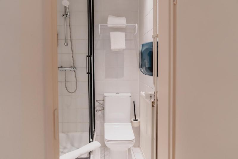 Single Room image 4