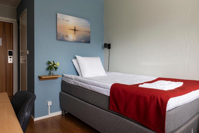 Standard Single Room image 3