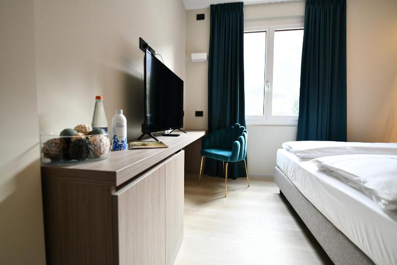 Deluxe Room image 4