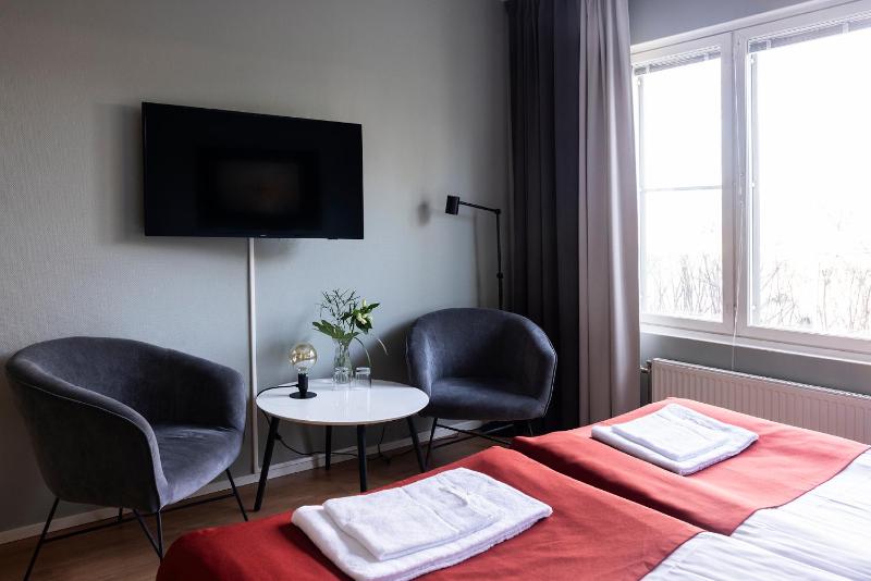 Standard Twin Room image 3
