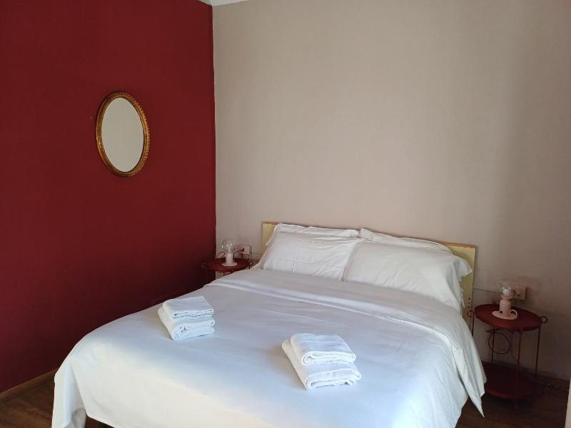 Double or Twin Room with Balcony and Sea View image 4