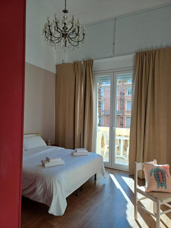 Double or Twin Room with Balcony and Sea View image 3