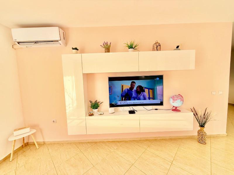 Charming 2-bed flat with pool view in Sunny Beach Bulgaria - image 7