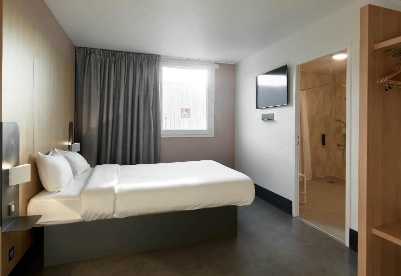 Double Room - Disability Access image 4