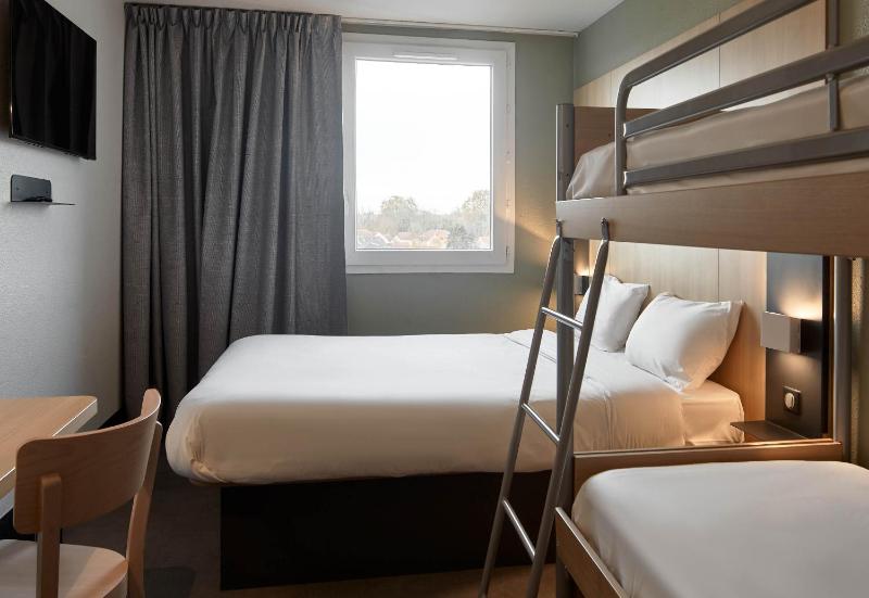 Quadruple Room image 4
