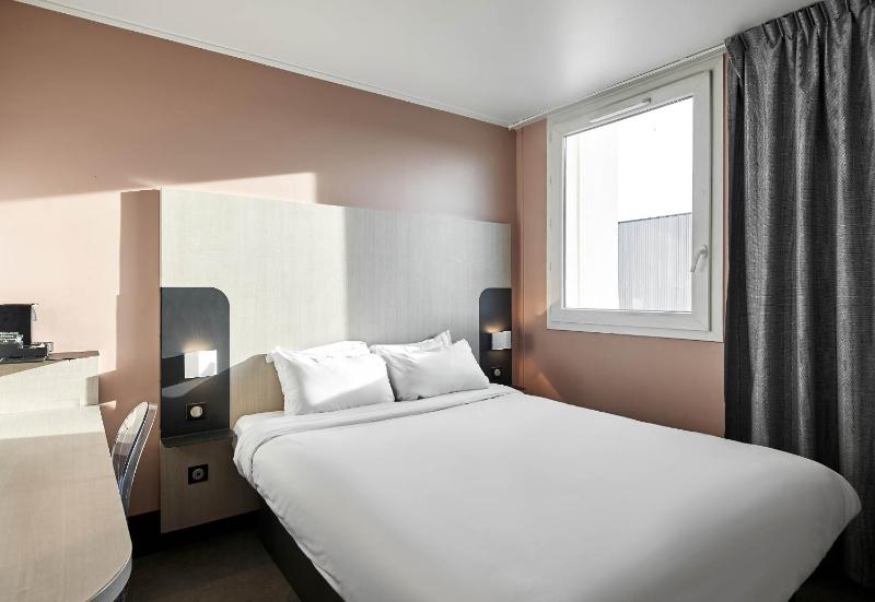 Superior Double Room image 4