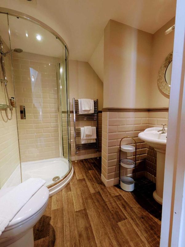 Superior King Room image 3