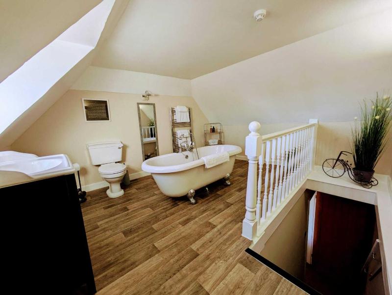Double Room with Private Bathroom image 4