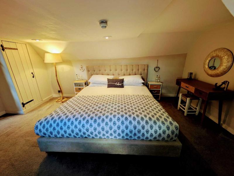 Superior Quadruple Room image 3